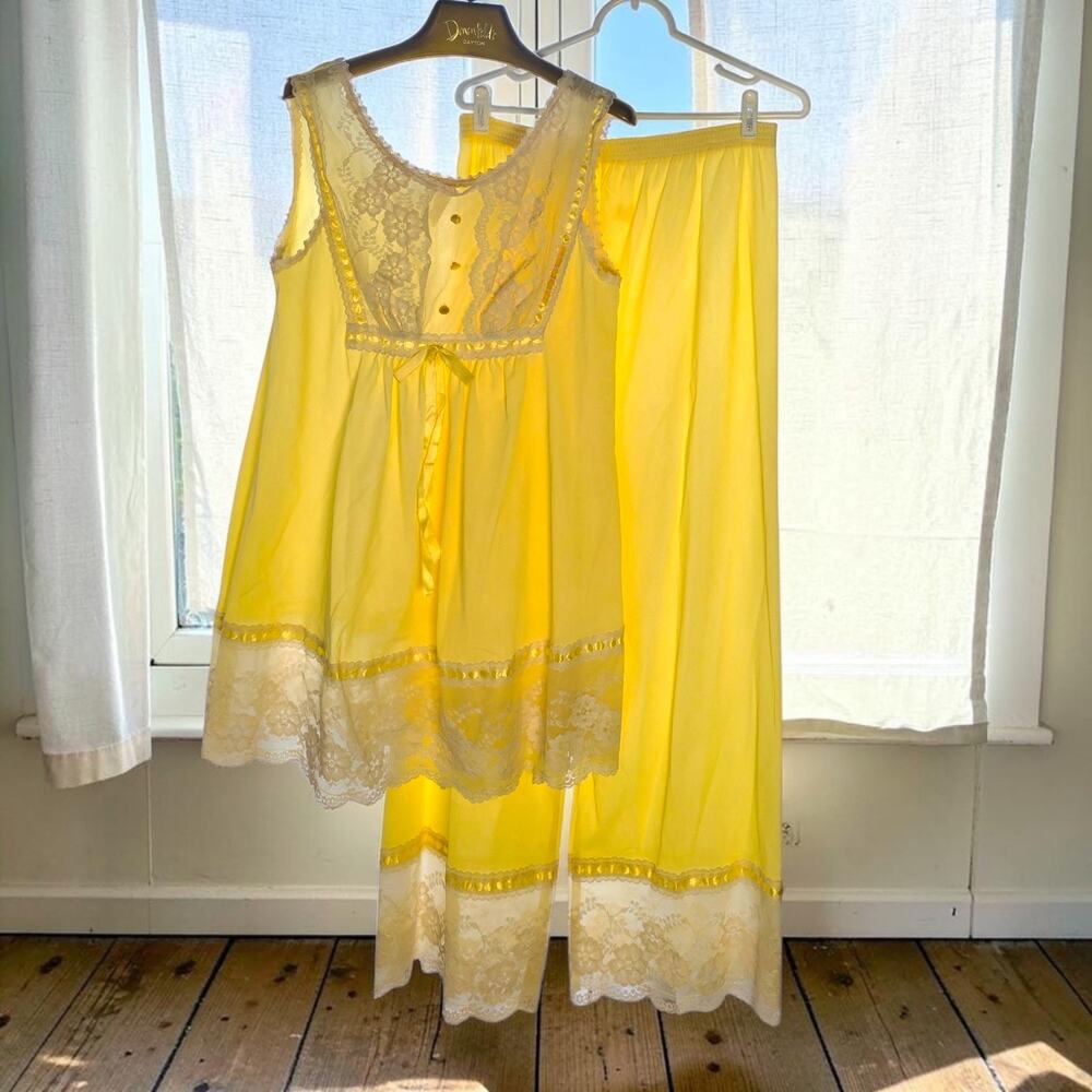 Vintage 70s Gilead Yellow Nylon Pajama Set Lace Babydoll Top Pants L USA